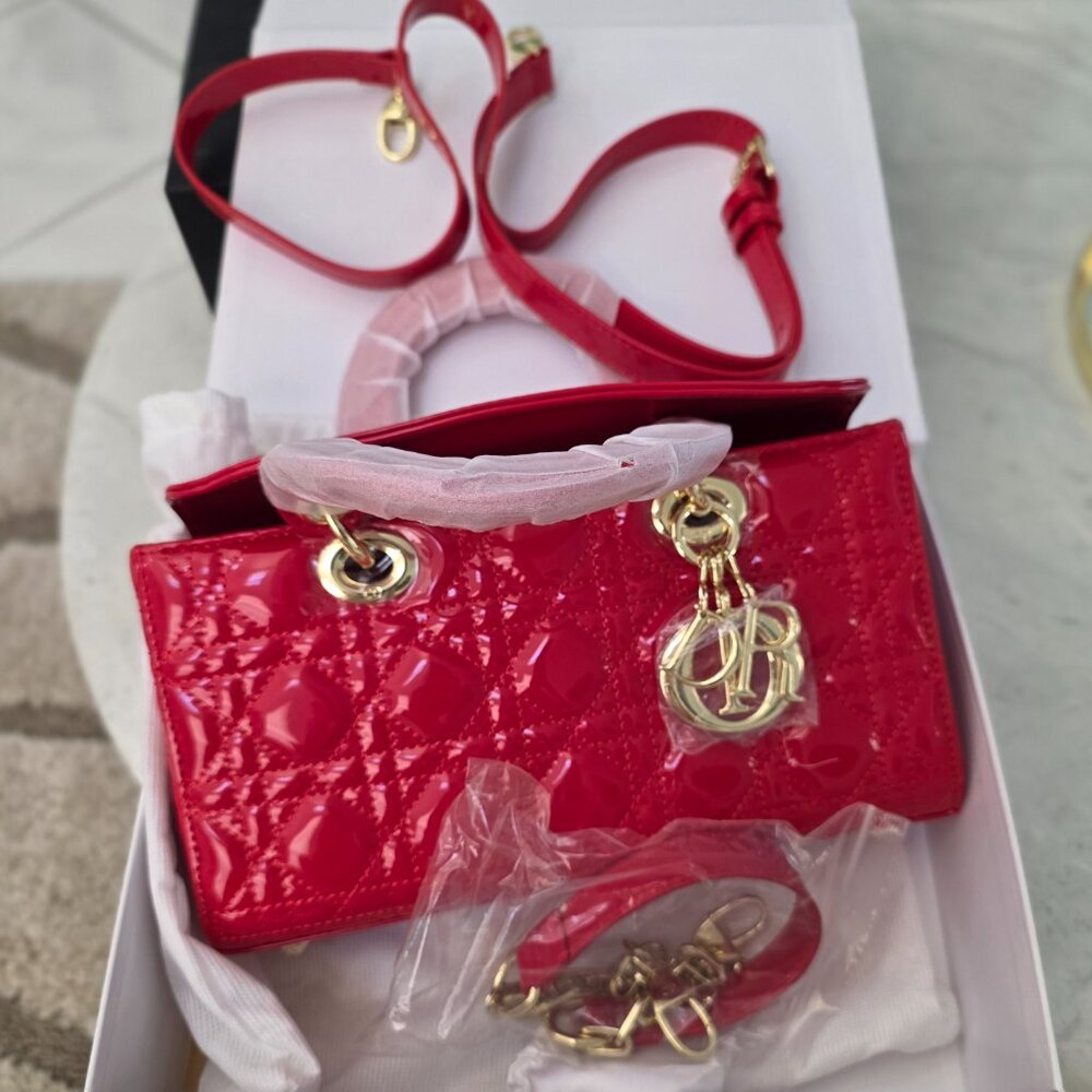 Red crossbody gift ๐ ๐ฅ - Picture 2 of 6